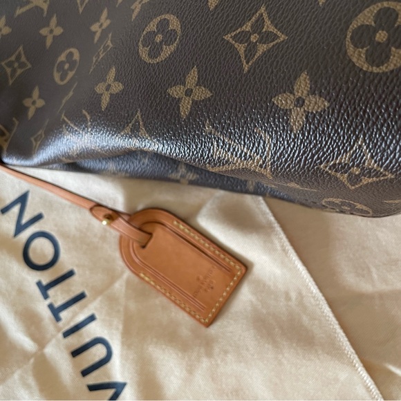 Authentic Louis Vuitton Graceful PM - Picture 4 of 17